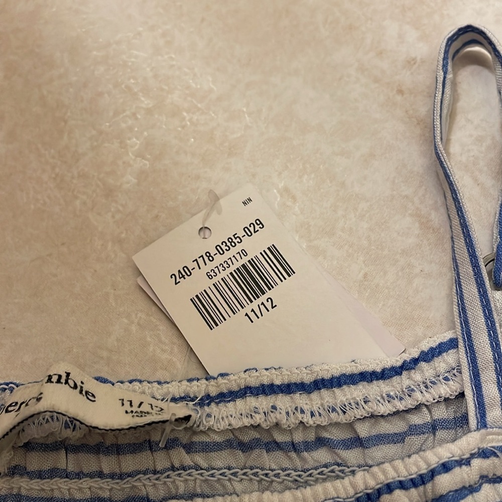 💙 A&F kids casual dressy top - New With Tags - Picture 4 of 5